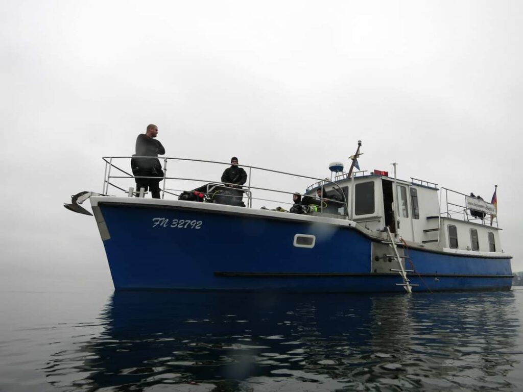 - diveXellence Tauchboot zur Jura und Marienschlucht im Bodensee mit diveXellence Tauchschule Ulm