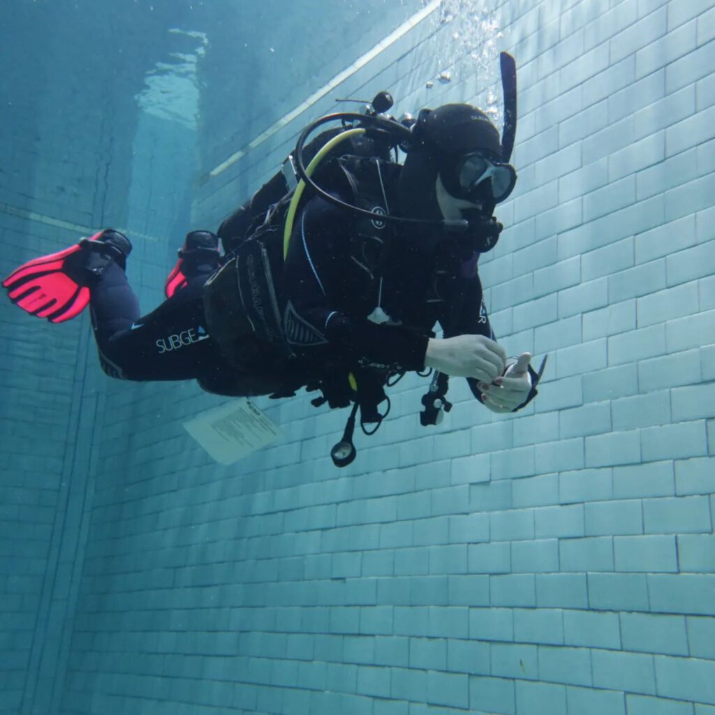 Ausflug in's Divers Indoor Tauchschule Um diveXellence Unterwasserspiele Tarierung