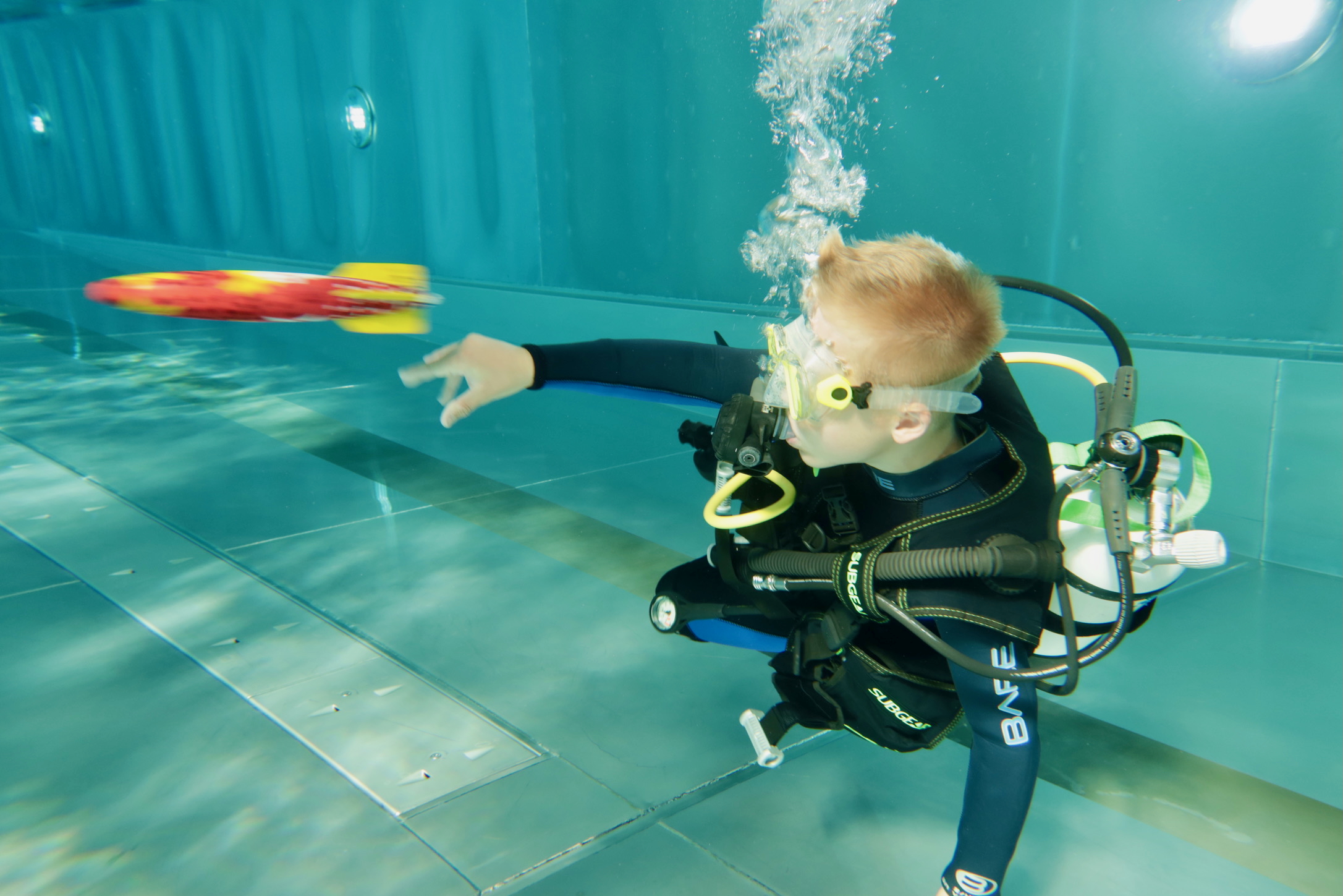 Ausflug in's Divers Indoor Tauchschule Um diveXellence Unterwasserspiele Tarierung